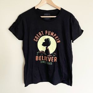 Peanuts Snoopy Great Pumpkin Believer GlTD Graphic Black T Shirt Women’s Large